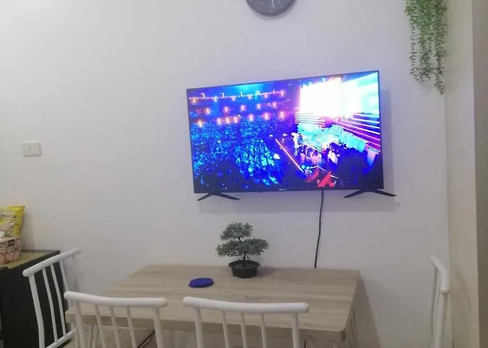 South Pinas, Apartment *
