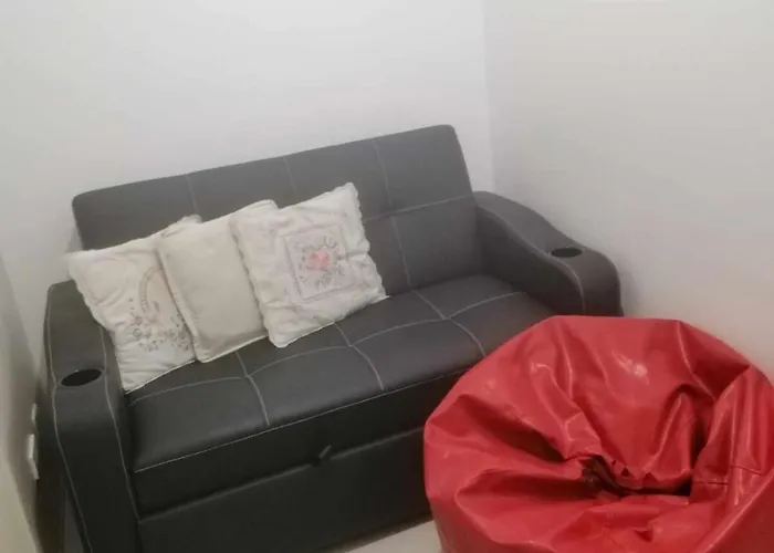 South Pinas, Apartment